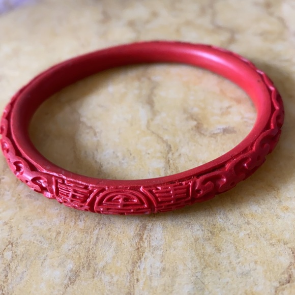 Vintage engraved cinnabar bangle - Picture 4 of 5